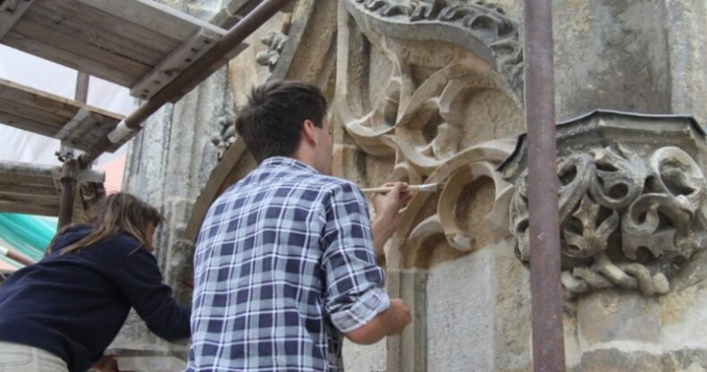 Restaurování kulturních památek a jejich součástí, legislativa a praxe – ONLINE